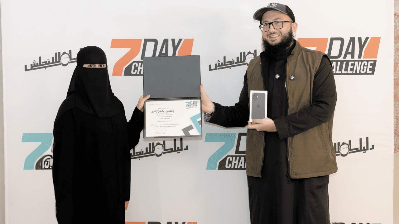 فايز يستلم جائزته في التحدي